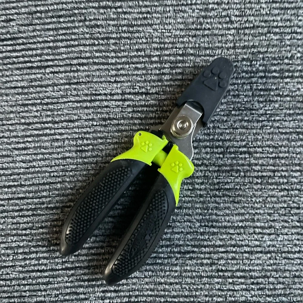 NWOT Black and Green Pet Nail Clippers